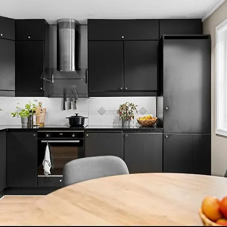 Apartment Terraced House With 4 Bedrooms Available For Ons