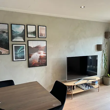 Terraced House With 4 Bedrooms Available For Ons